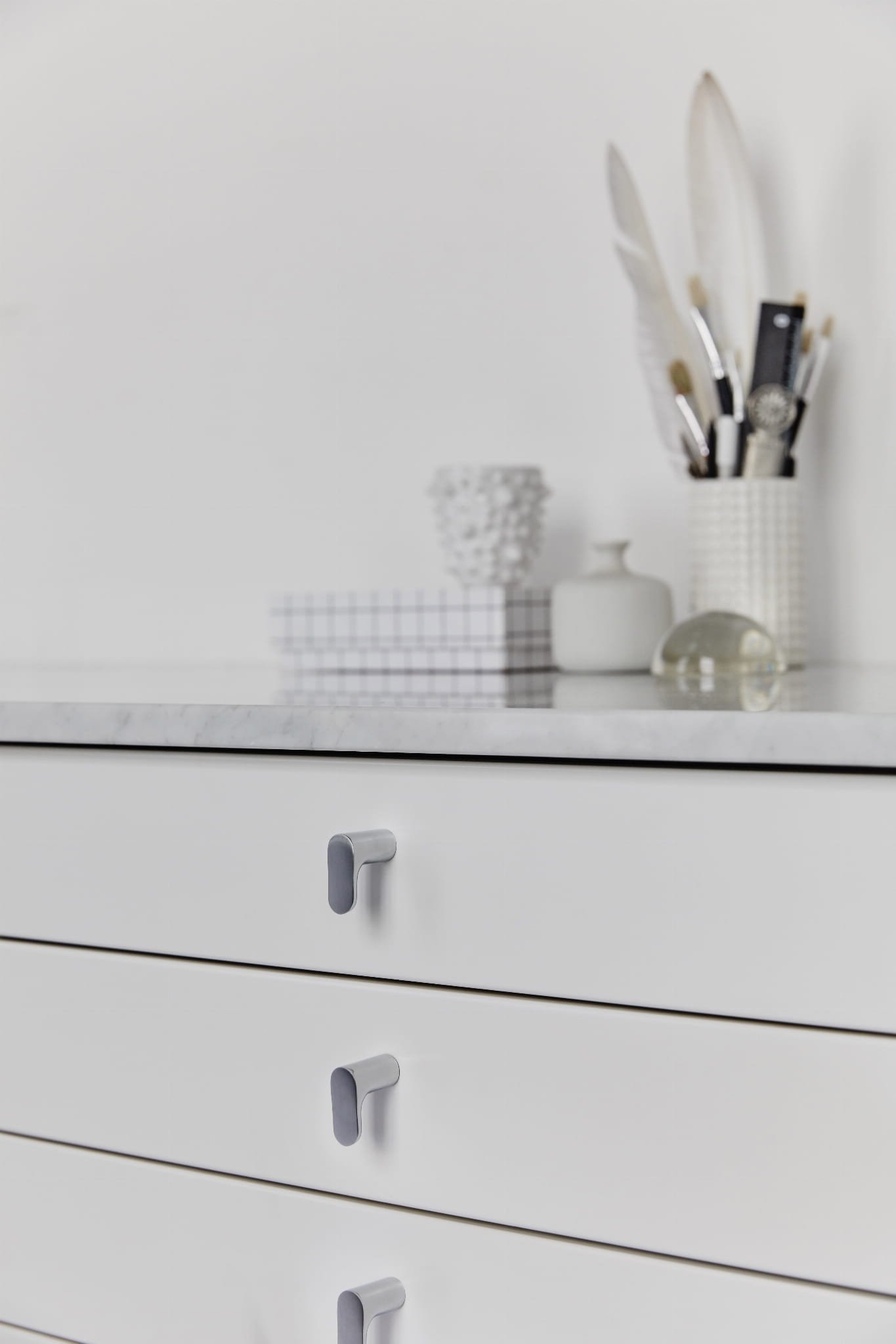 Zdjecie galki TS 2 srebrnej na meblu