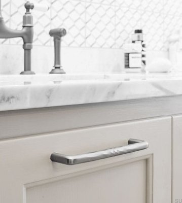 Shuffle 160 Metal Silver Elongated Furniture Handle