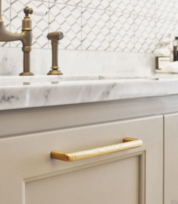 Shuffle 160 Metal Brushed Gold Elongated Furniture Handle