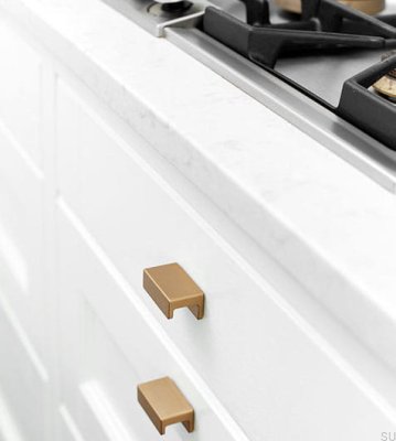 Station 32 elongated furniture handle Aluminum Gold Brushed