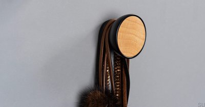 Bol Black wall hanger with Eco beech wood