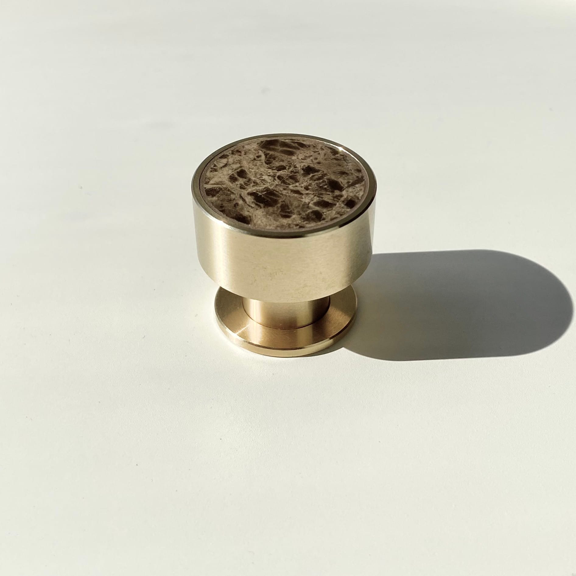 m_22--Podkładka-do-gałek-Marbelo-Mosiężna-Szczotkowana-Nielakierowana-Skandynawskie-Uchwyty_5