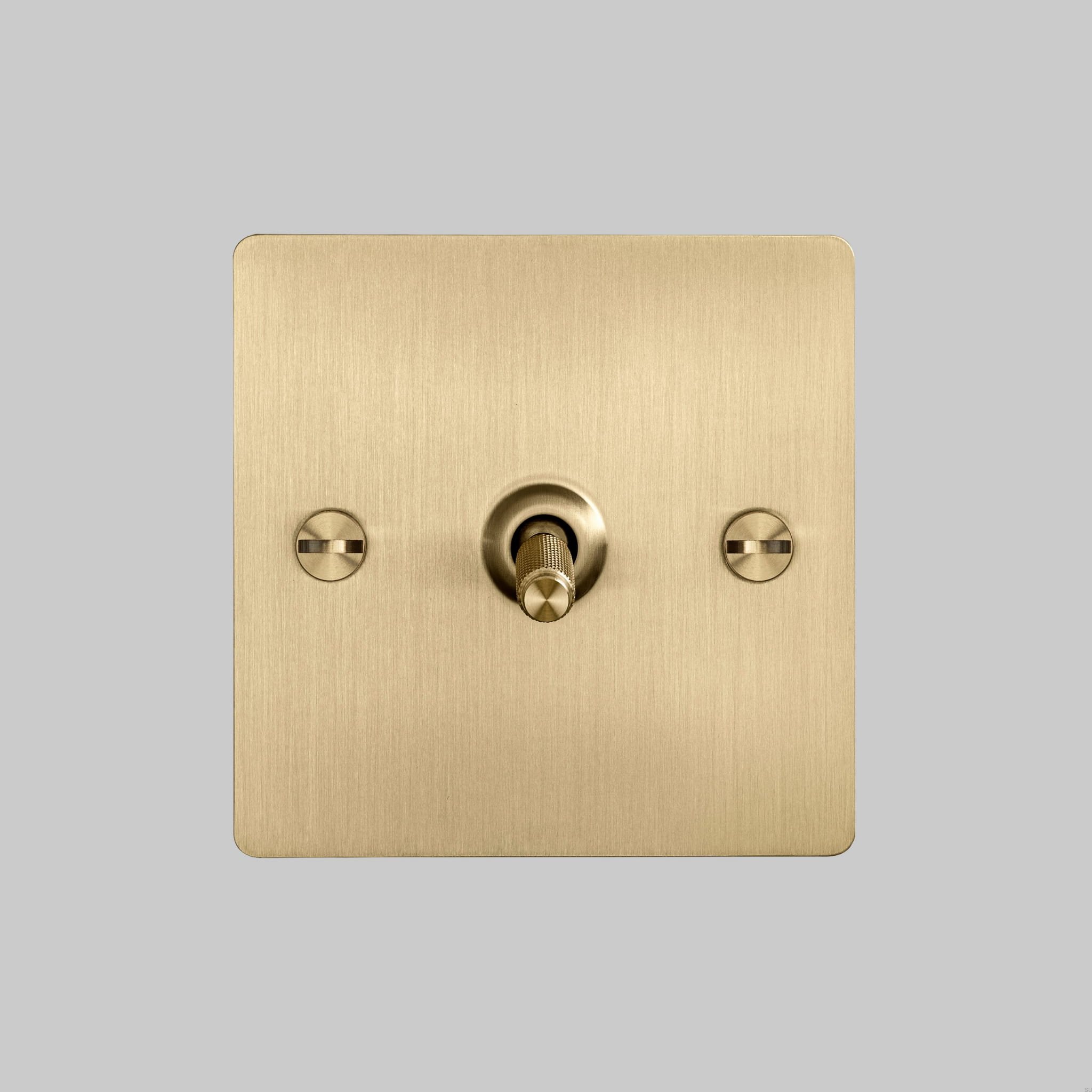 2.-1G_Toggle_Front_Brass-scaled.jpg