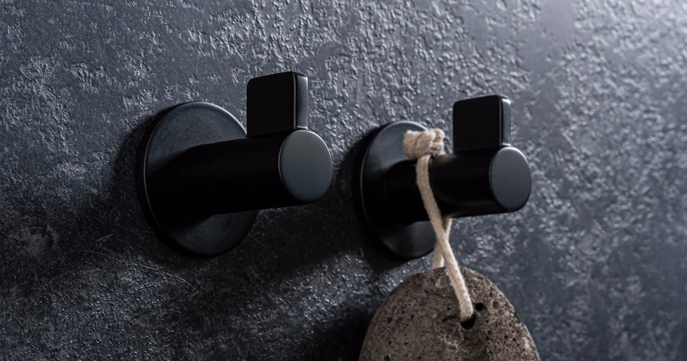 Fin1 black matt inspirational.webp