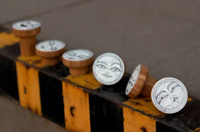 Faces furniture knob, Oak, Enameled - Oil Colorless Semi-matte