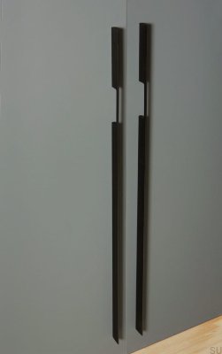 Peak 1120 elongated furniture handle, brushed black aluminum (asymmetrical)