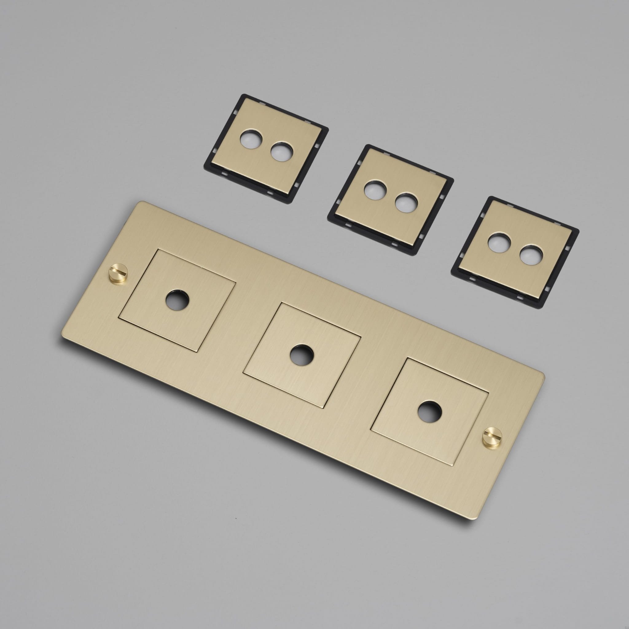 EU_ELECTRICITY_3G_Wall_Plate_Infill_Brass_Web-scaled.jpg