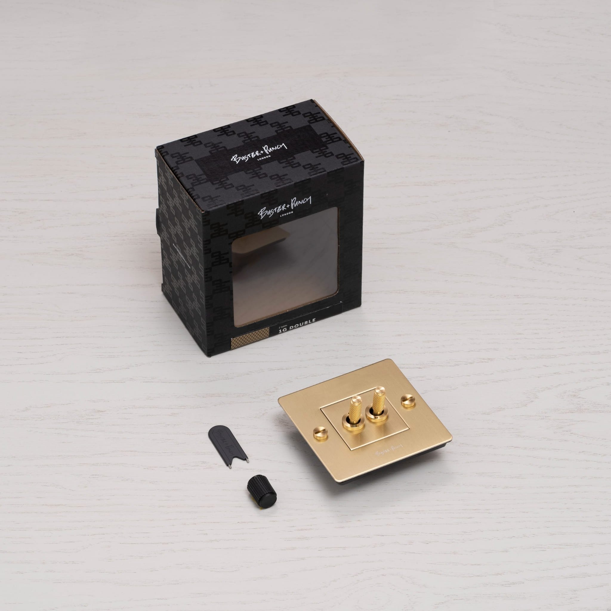 EU_Electricty_1G_toggle_double_Brass_Unbox_Web-scaled.jpg