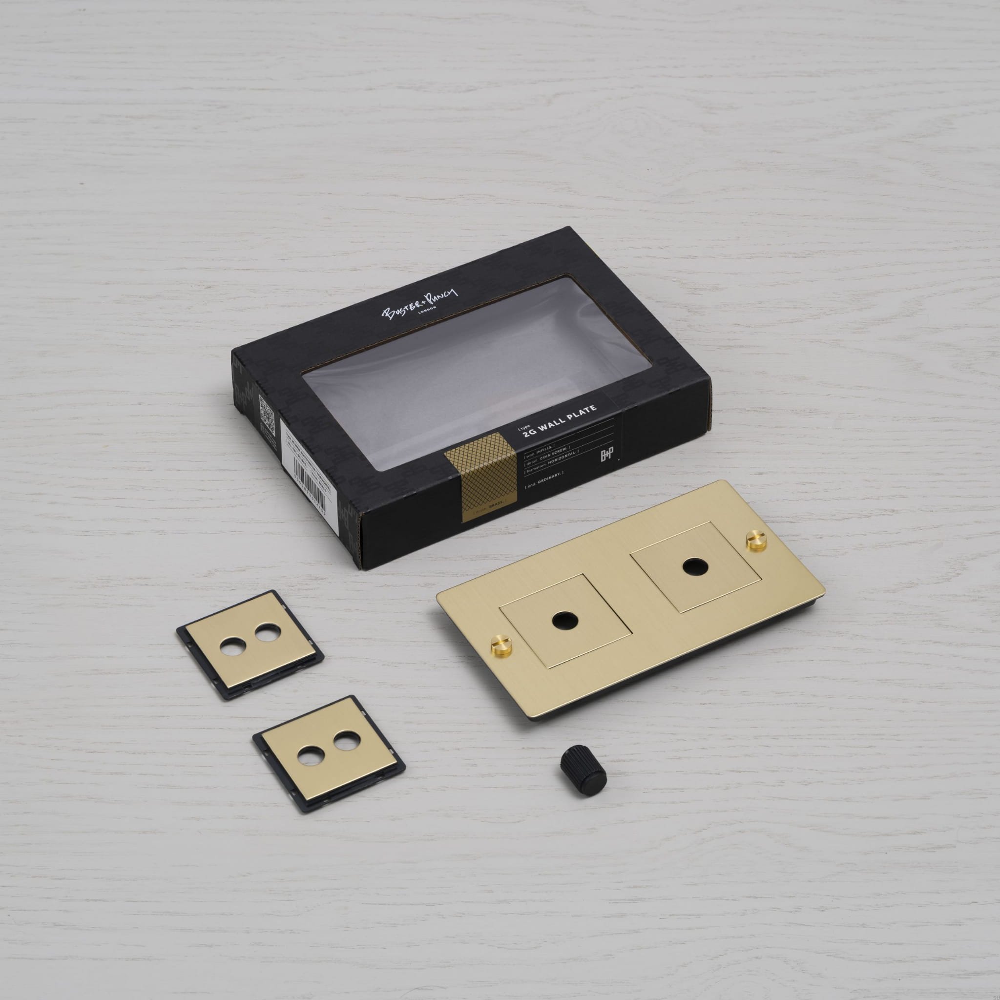EU_ELECTRICITY_2G_Wall_Plate_Infills_Brass_Unboxing_Web-scaled.jpg