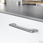 Zdjęcie przedstawia uchwyt meblowy podłużny z serii Doppia od Beslag Design