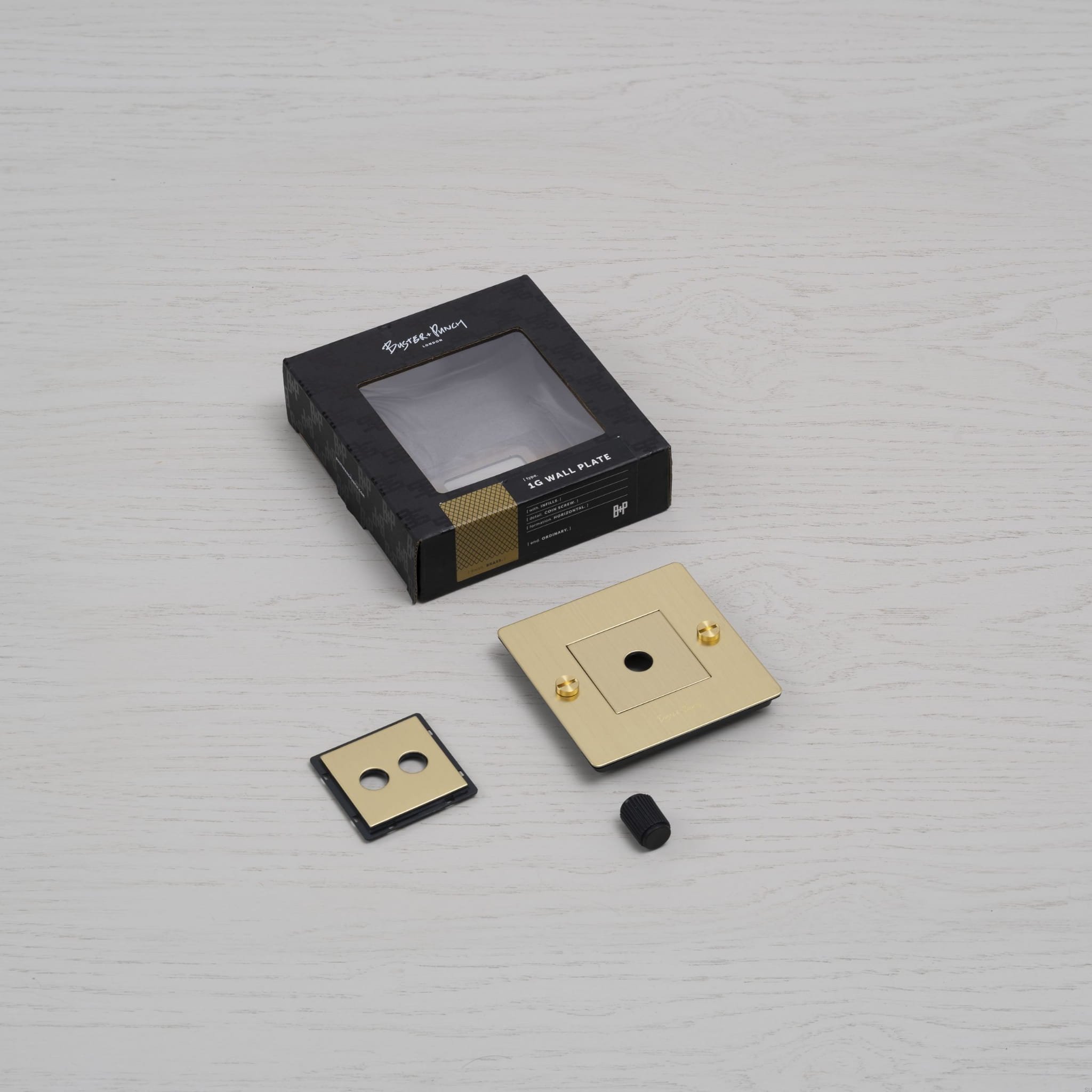 EU_ELECTRICITY_1G_Wall_Plate_Infills_Brass_Unboxing_Web-scaled (3).jpg