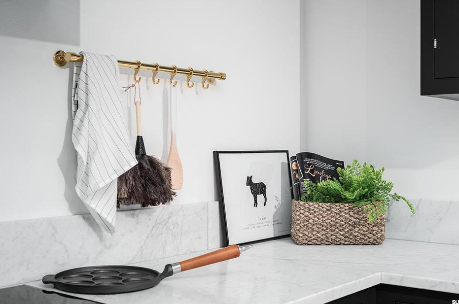 Hak balustradowy Mosiężny Polerowany 3.png