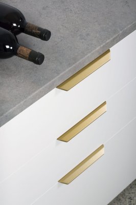 Vann 100 edge furniture handle Brushed gold