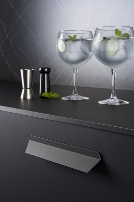 Elongated furniture handle Plie 160 Metallic Gray