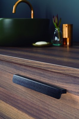 Elongated furniture handle Flapp 32 Aluminum Black Brushed