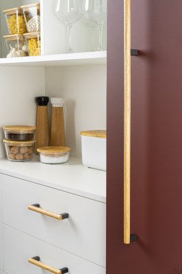 Eto 320 Wooden Oak and Gray Aluminum Elongated Furniture Handle