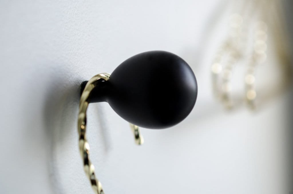 Ukazanie produktu na ścianie