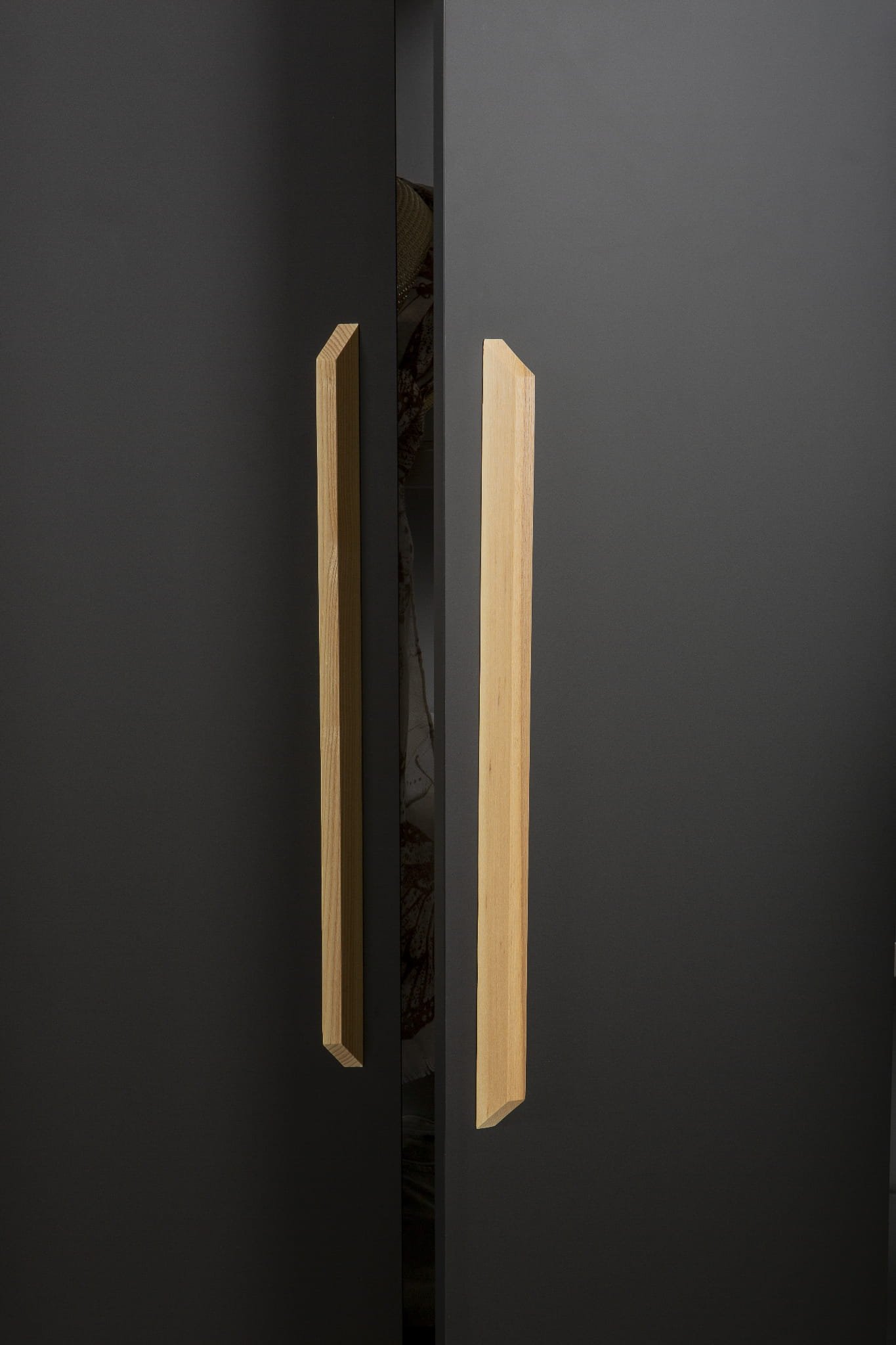 0340600W18--Uchwyt-meblowy-podłużny-Barcco-480-Drewniany-Jesion-Viefe-Skandynawskie-Uchwyty_4