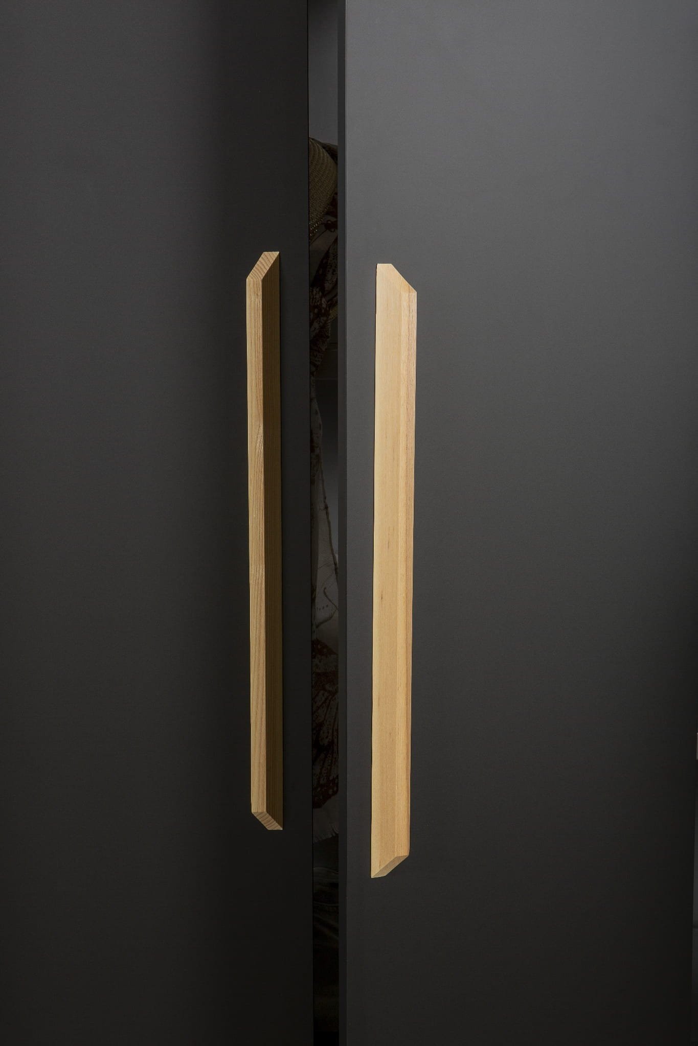 0340200W18--Uchwyt-meblowy-podłużny-Barcco-160-Drewniany-Jesion-Viefe-Skandynawskie-Uchwyty_4