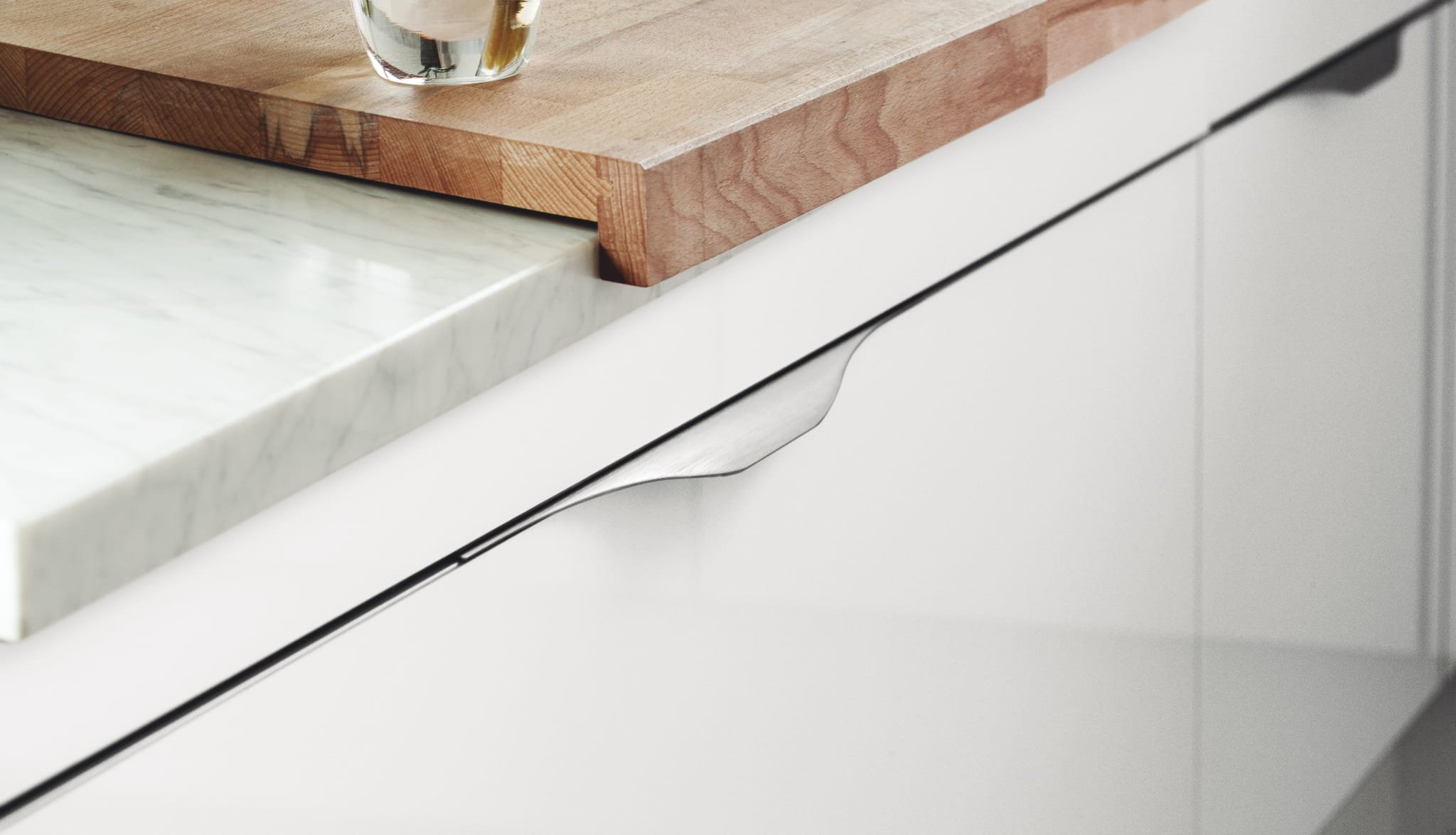 0255128L24--Uchwyt-meblowy-krawędziowy-Noma-0255-128-Aluminiowy-Srebrny-Szczotkowany-Viefe-Skandynawskie-Uchwyty_3