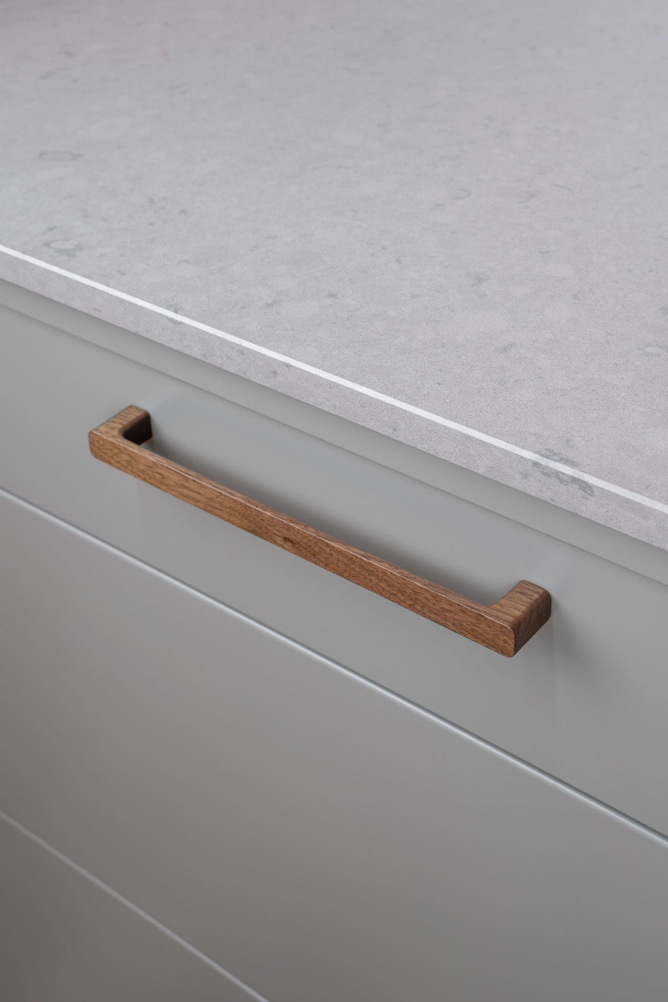 373287--Uchwyt-meblowy-podłużny-Sans-224-Drewniany-Orzech-Włoski-Beslag-Design-Skandynawskie-Uchwyty_3