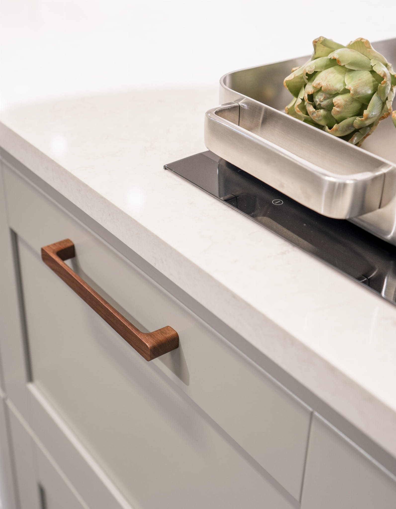 373282--Uchwyt-meblowy-podłużny-Sans-160-Drewniany-Orzech-Włoski-Beslag-Design-Skandynawskie-Uchwyty_4