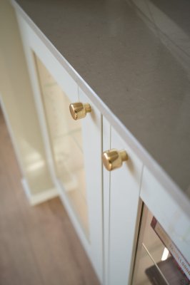 Furniture knob Esther Brass Polished Lacquered