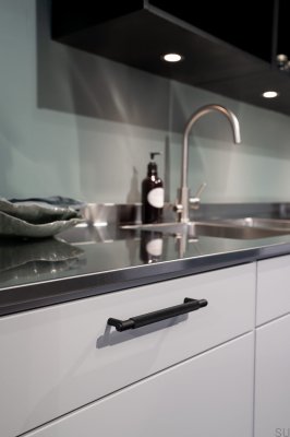 Elongated furniture handle Riff 160 Aluminum Black Matt