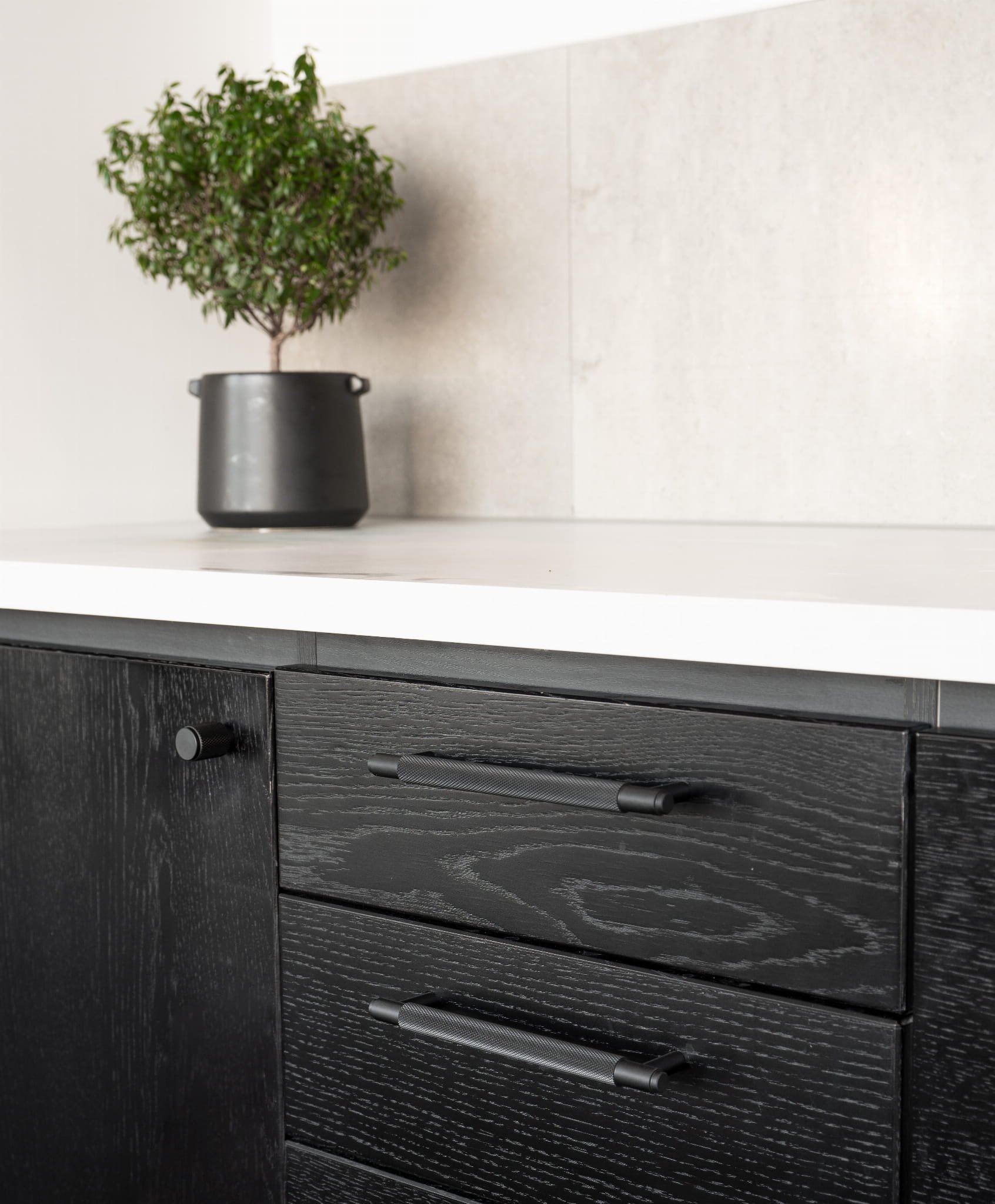 351040--Gałka-meblowa-Riff-Aluminiowa-Czarna-Matowa-Beslag-Design-Skandynawskie-Uchwyty_4