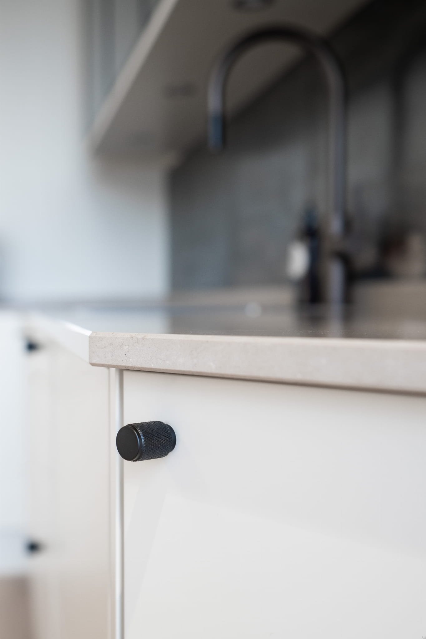 351040--Gałka-meblowa-Riff-Aluminiowa-Czarna-Matowa-Beslag-Design-Skandynawskie-Uchwyty_2