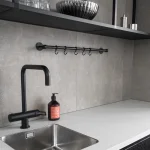 948002-41--Poręcz-kuchenna-Aveny-640-Mosiężna-Czarna-Beslag-Design-Skandynawskie-Uchwyty_2