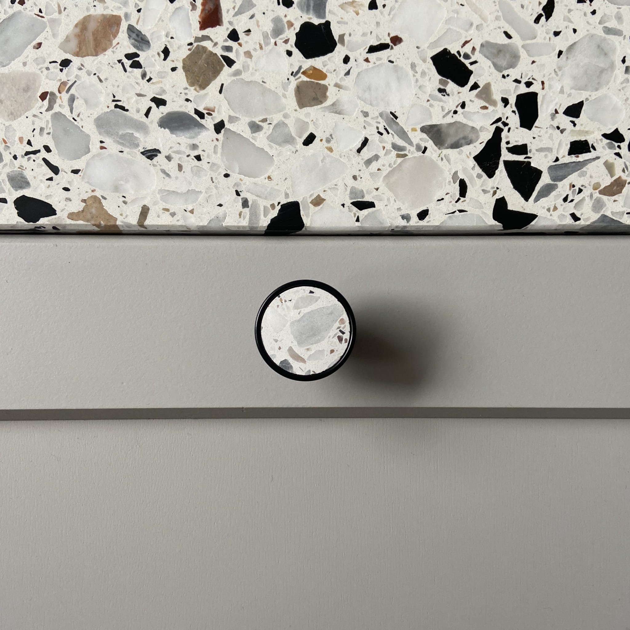 m_12-M--Gałka-meblowa-Marbelo-M-Stalowa-Czarna-Terrazzo-Skandynawskie-Uchwyty_2