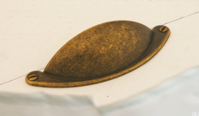 Shell furniture handle 1761 64 Antique Bronze