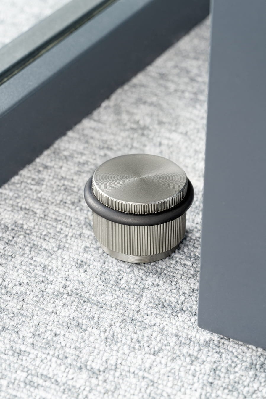 8011045L24--Stoper-do-drzwi-podłogowy-Arpa-Srebrny-Viefe-Skandynawskie-Uchwyty_2