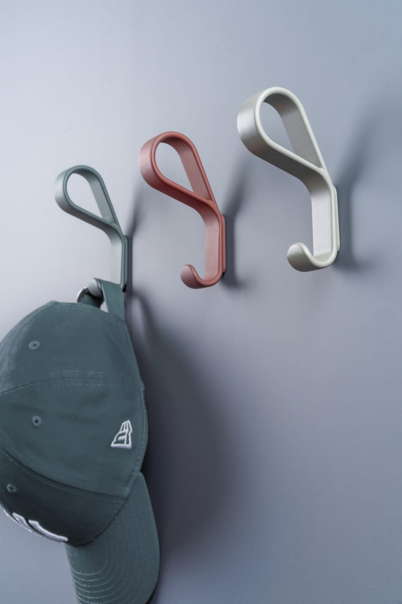 7039022ZM72--Wieszak-ścienny-Belt-Metalowy-Czerwony-Viefe-Skandynawskie-Uchwyty_2