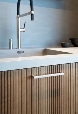 Elongated furniture handle Inez 160 Gold Brushed