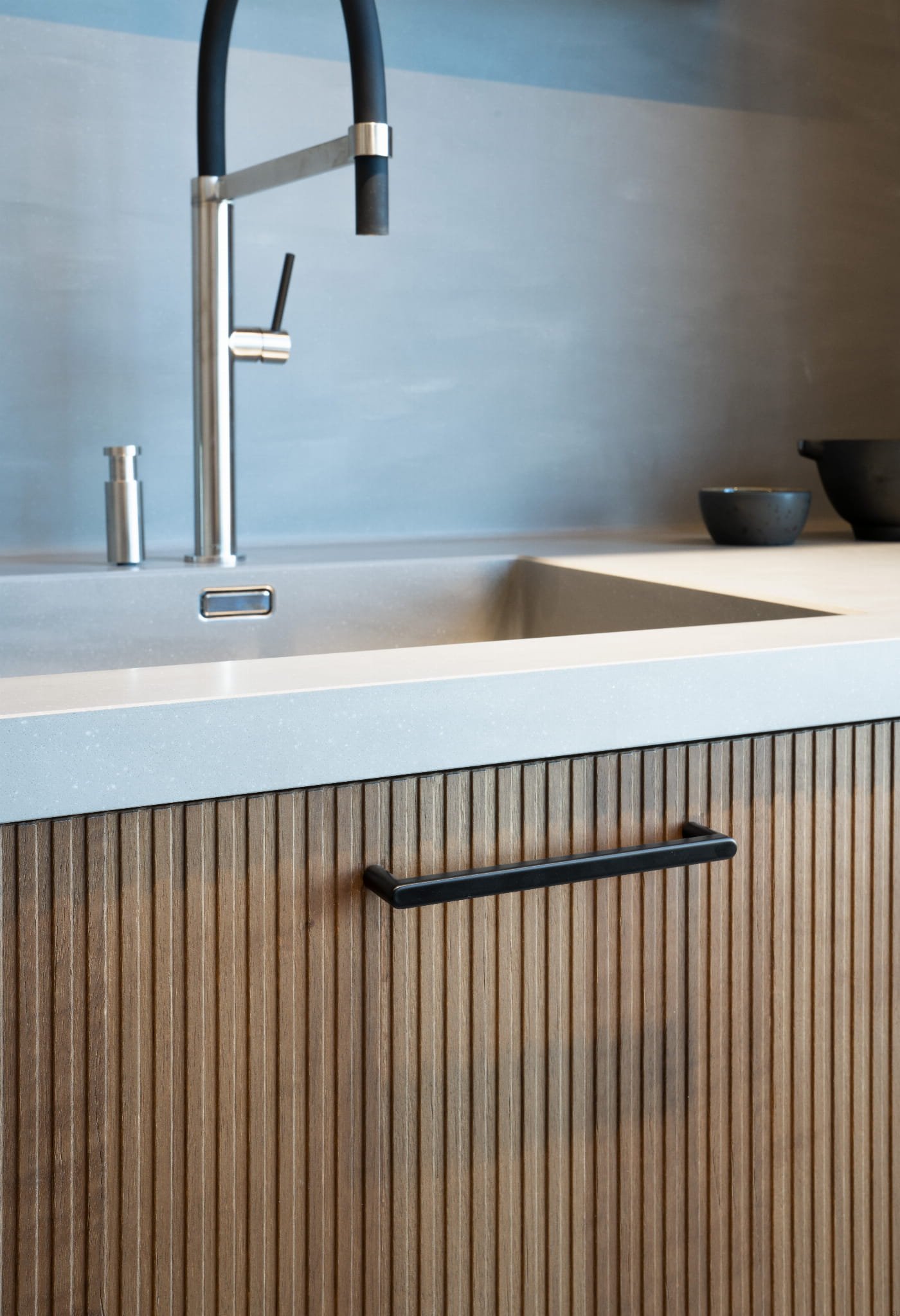 343347-11--Uchwyt-meblowy-podłużny-Inez-160-Metalowy-Czarny-Mat-Beslag-Design-Skandynawskie-Uchwyty_2