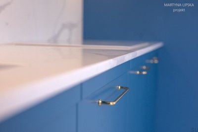 Elongated furniture handle 1353 96 Polished Brass, Lacquered