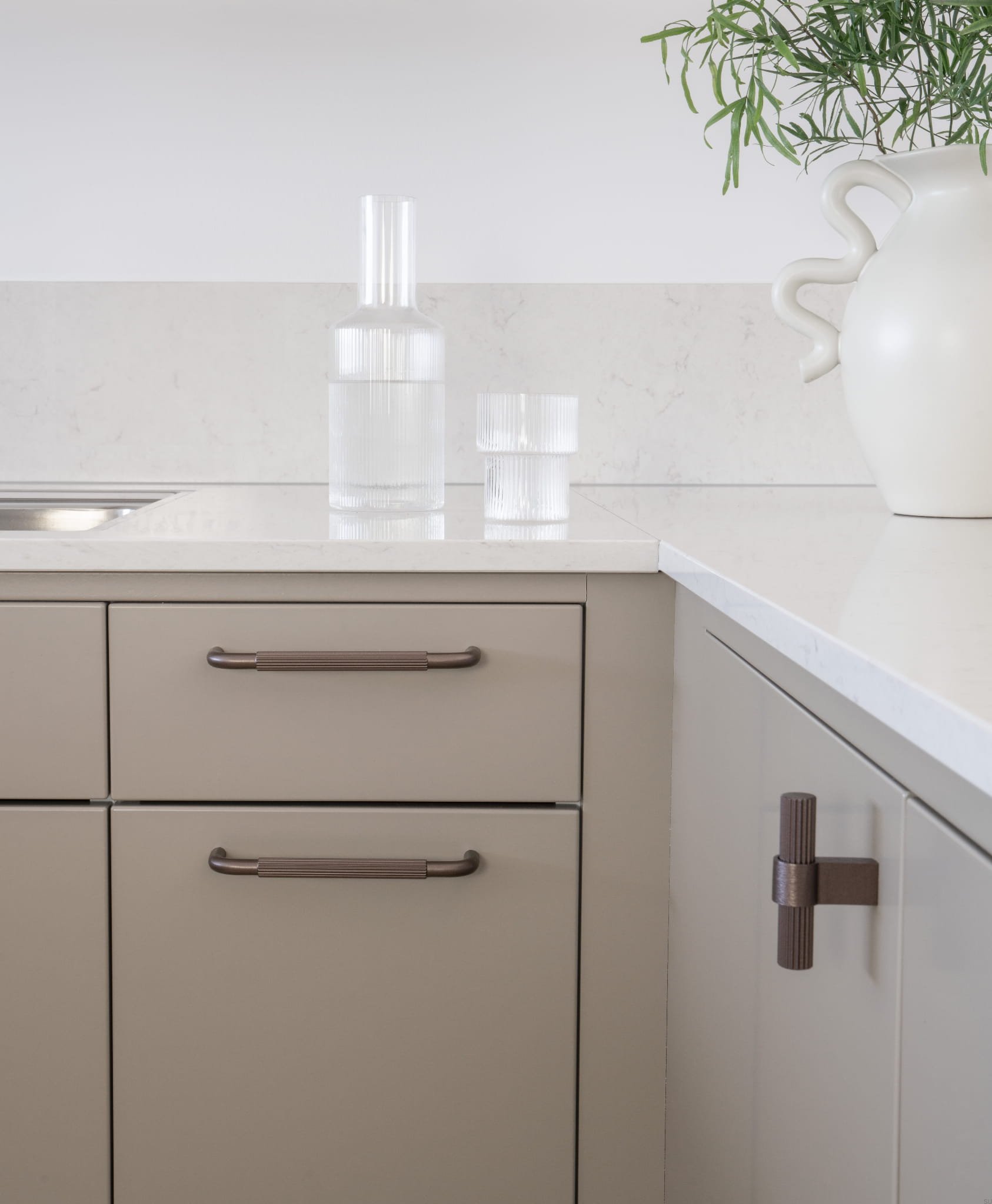 helix-stripe-morkbrons-6 (1).jpg