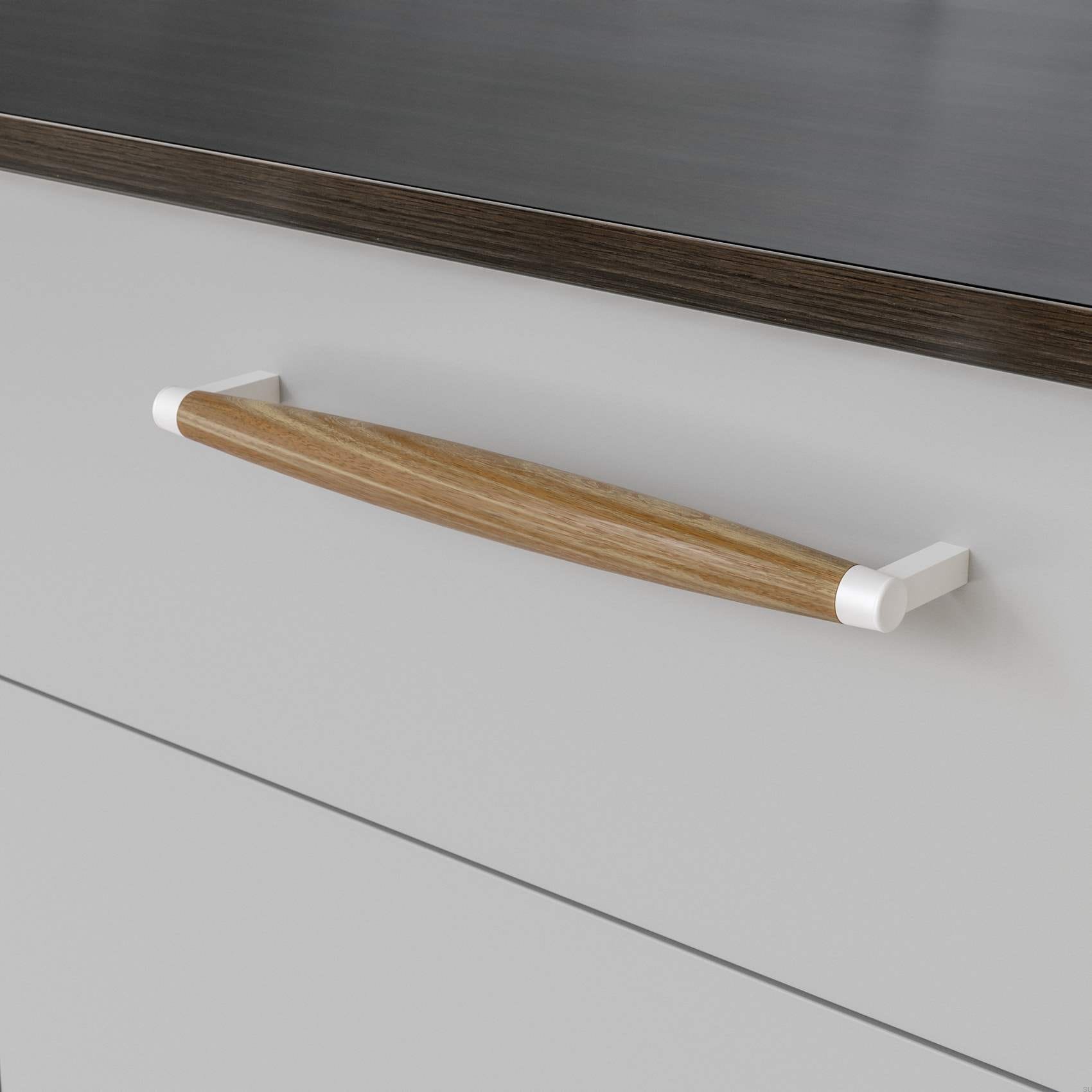10210133--Uchwyt-meblowy-Podłużny-Hjo-256-Biały-Mat-z-Drewnem-Dębowym-Twentytwo-Skandynawskie-Uchwyty_1