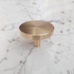 U.7.2--Gałka-Meblowa-Nena-L-Mosiężna-Szczotkowana-Nielakierowana-Open&Hide-Skandynawskie-Uchwyty_2