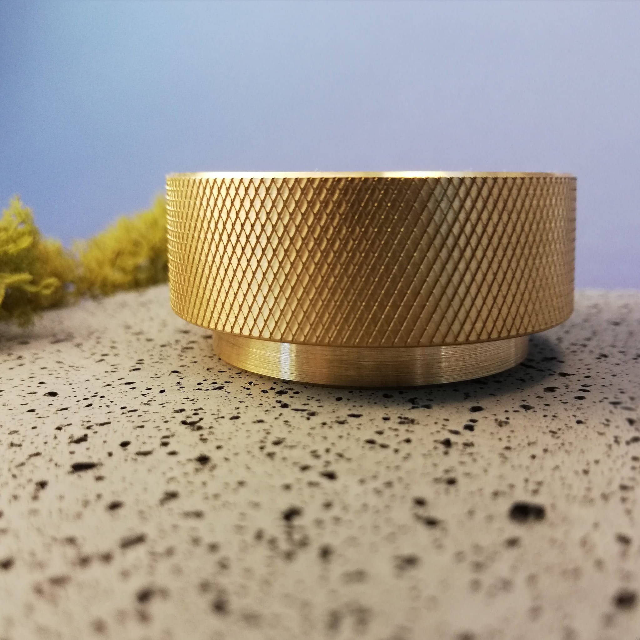 U.11.1--Gałka-Meblowa-Tove-L-Złota-Mosiężna-Szczotkowana-Nielakierowana-Open&amp;Hide-Skandynawskie-Uchwyty_4