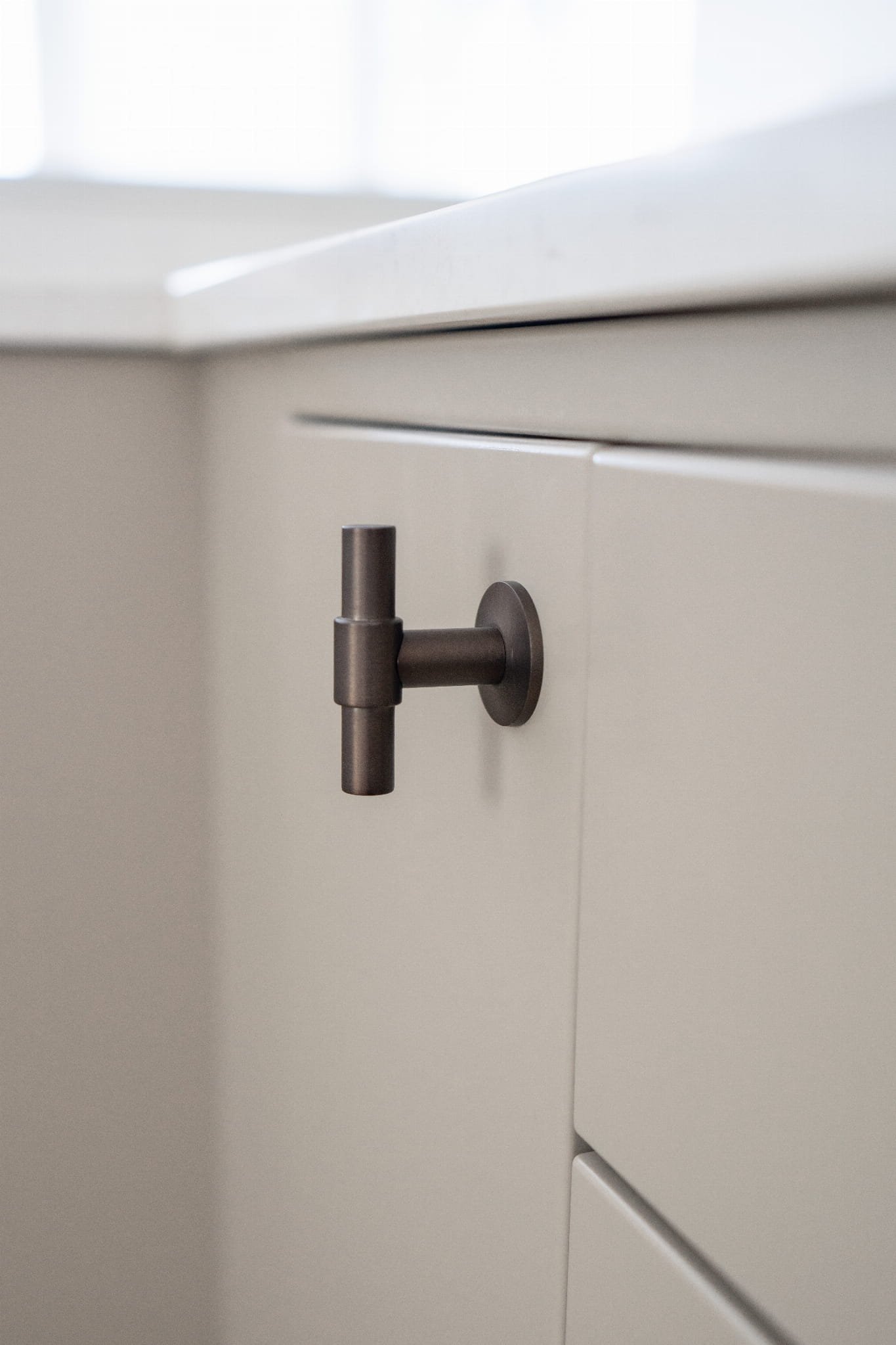 343299-11--Gałka-meblowa-T-Bar-Uniform-Mosiężna-Palona-Beslag-Design-Skandynawskie-Uchwyty_2