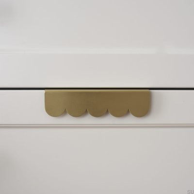 Ruffle edge furniture handle, unpainted brass