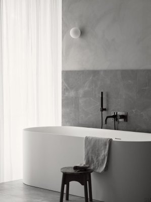 Bathtub and shower faucet with shower head and hose BOX026, Chrome-plated brass