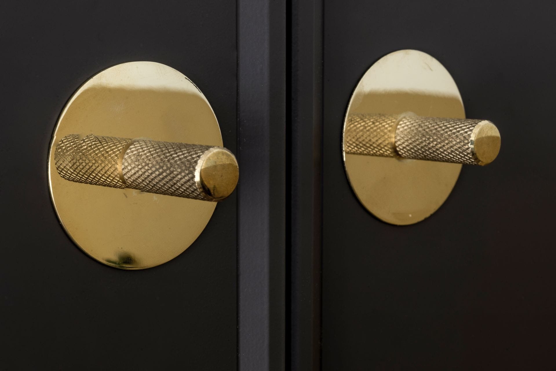 3.1.1.2--Gałka-meblowa-Fing-Grip-Mosiężna-Nielakierowana-Plankton-Skandynawskie-Uchwyty_8