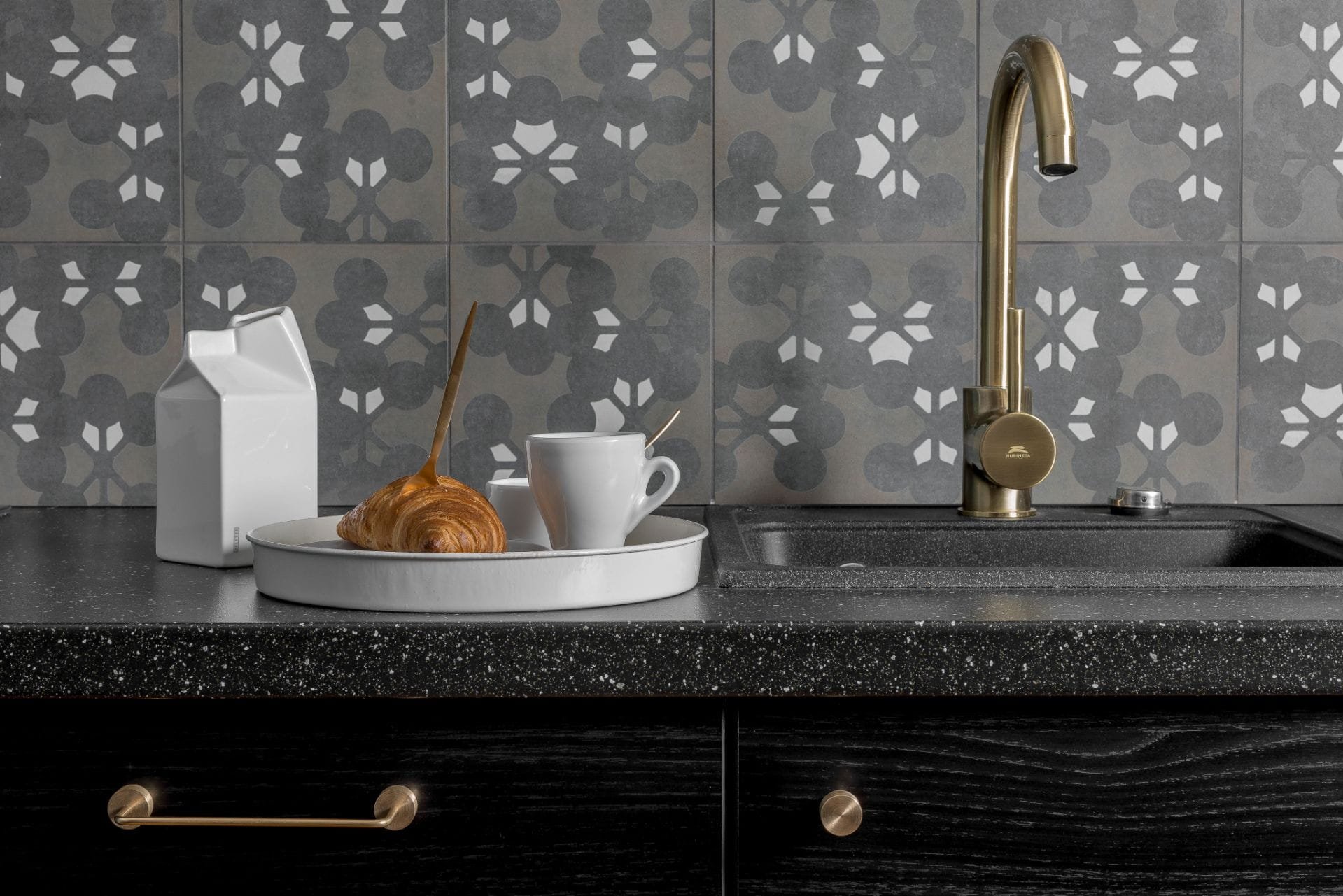 1.2.1--Uchwyt-meblowy-podłużny-Luciola-128-Mosiężny-Nielakierowany-Plankton-Skandynawskie-Uchwyty_5