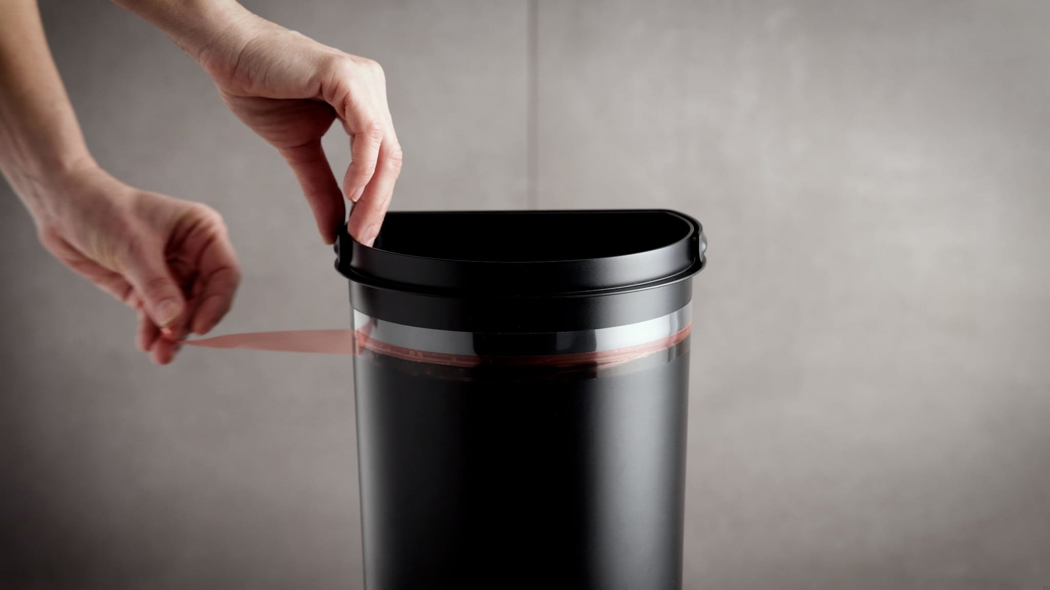 7154--Kosz-na-smieci-7154-Czarna-powłoka-pvd-Unidrzin-Skandynawskie-Uchwyty_4