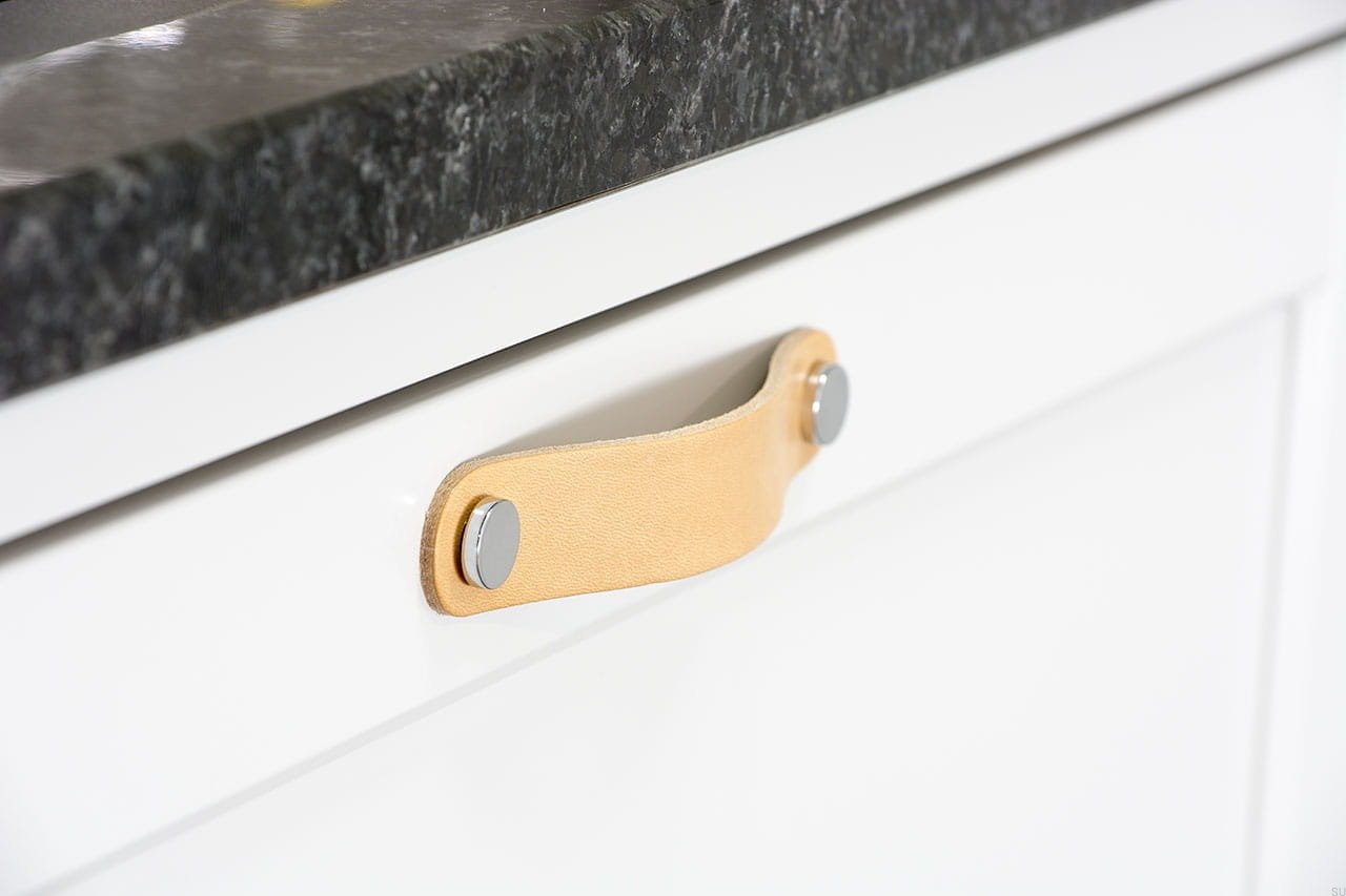 333282--Uchwyt-meblowy-podłużny-Loop-Round-128-skórzany-naturalny-z-miedzianym-Beslag-Design-Skandynawskie-Uchwyty_3