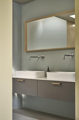 Crossing 160 elongated furniture handle Metal Matte Black with Oak Wood